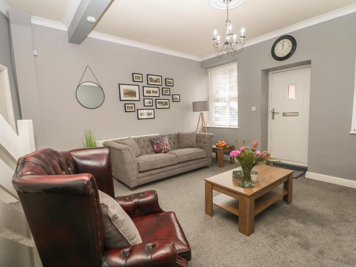21 Chew Valley Road Олдъм Екстериор снимка