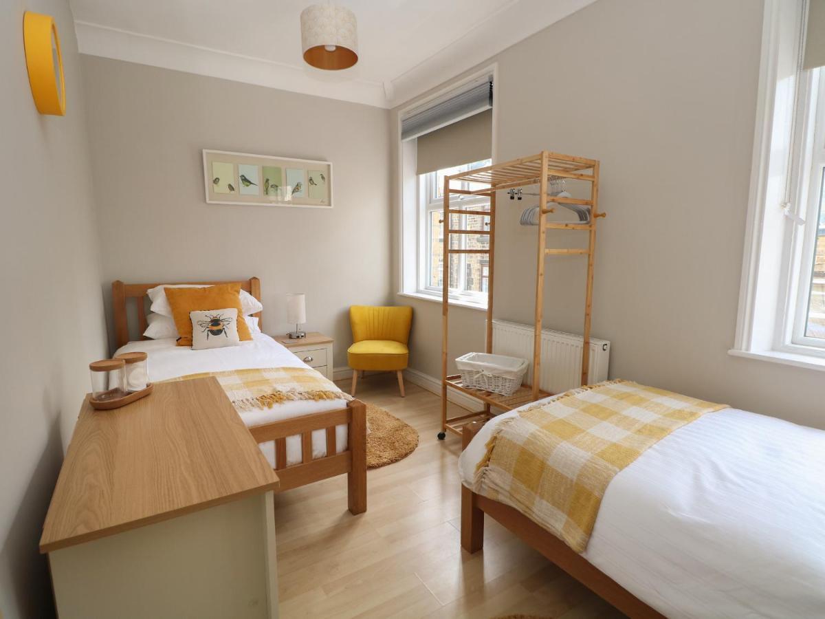 21 Chew Valley Road Олдъм Екстериор снимка