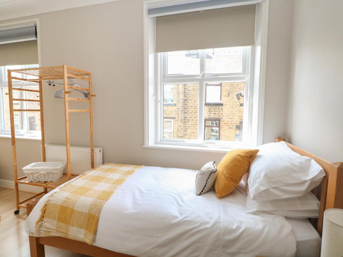 21 Chew Valley Road Олдъм Екстериор снимка